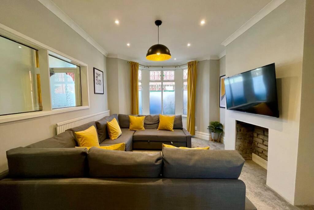 Large House Near Victoria Park For Groups, 10 Mins Bus To City Centre Cardiff Eksteriør bilde