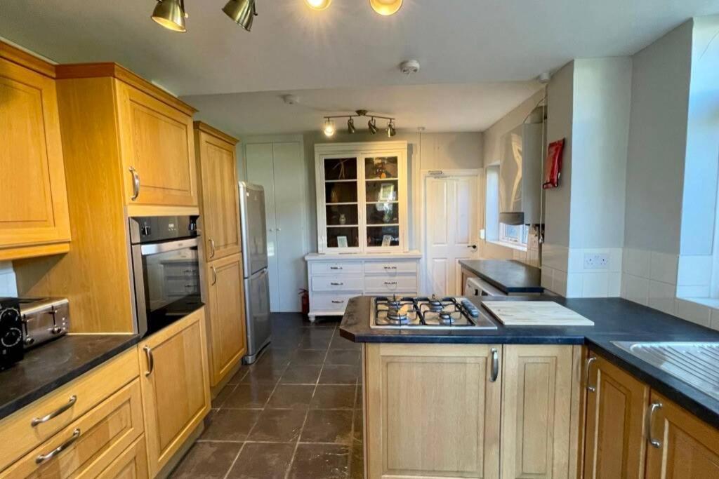 Large House Near Victoria Park For Groups, 10 Mins Bus To City Centre Cardiff Eksteriør bilde